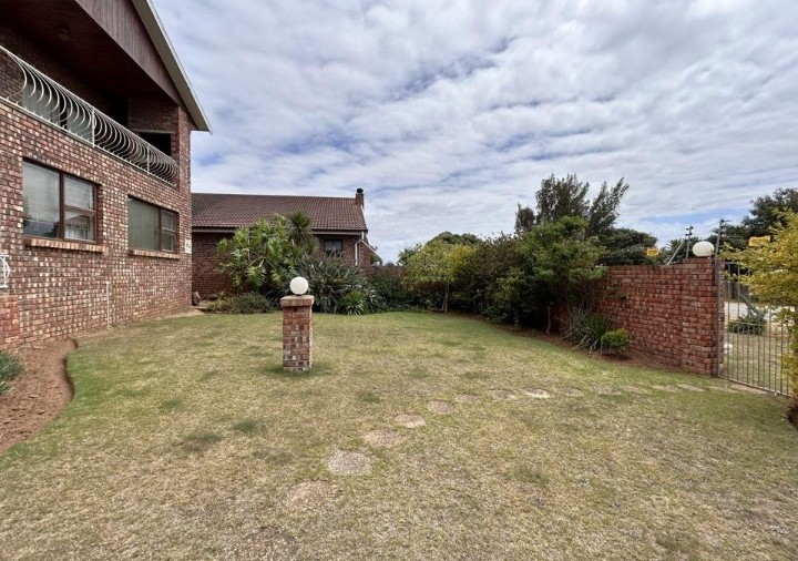 4 Bedroom Property for Sale in Wavecrest Eastern Cape